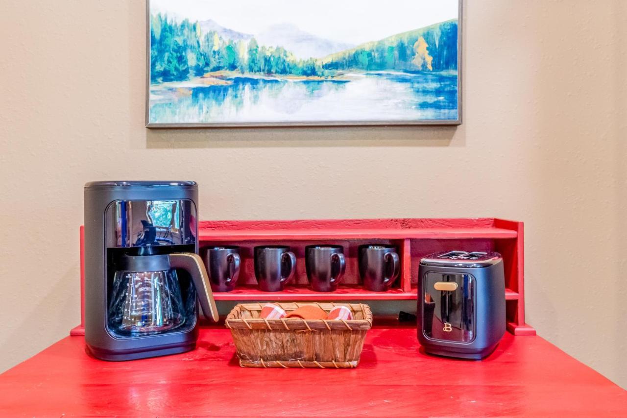 Cardinals Crest Apartment Glenville Екстериор снимка