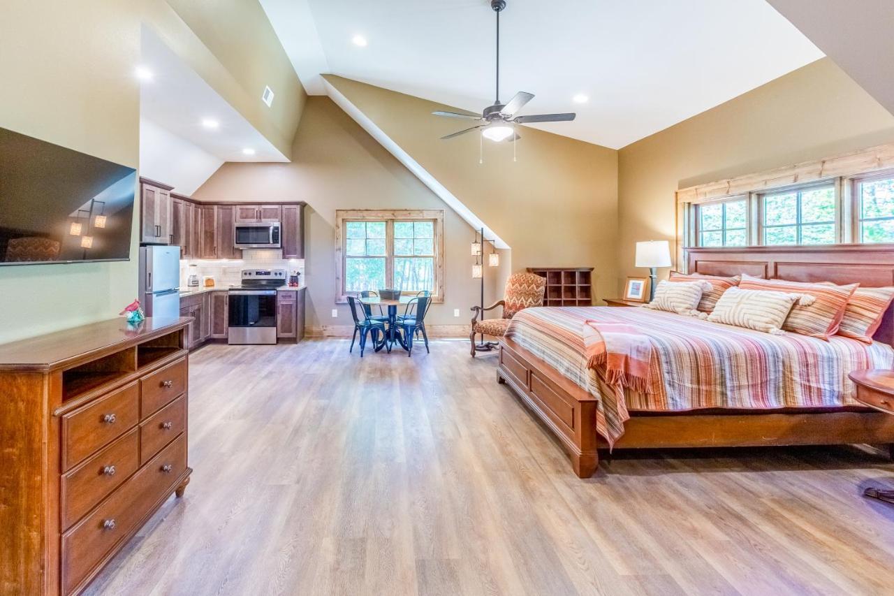 Cardinals Crest Apartment Glenville Екстериор снимка
