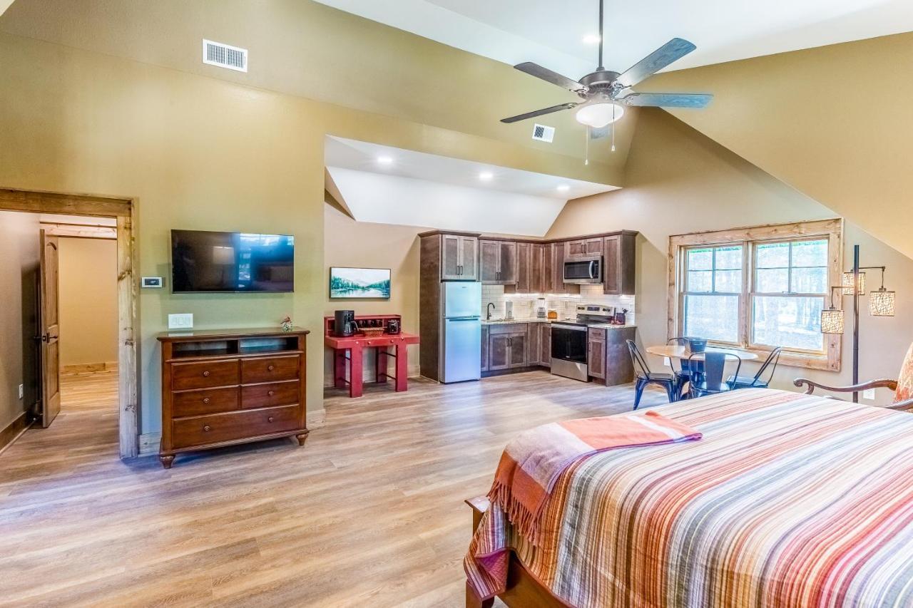 Cardinals Crest Apartment Glenville Екстериор снимка